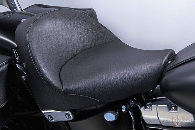 Danny Gray IST Bigist Solo Seat for Softail models, Vinyl
